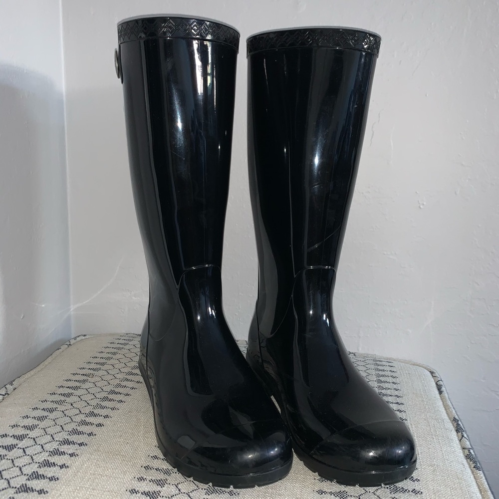 UGG rainboots